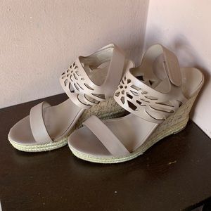 Charles David Nude Wedge
